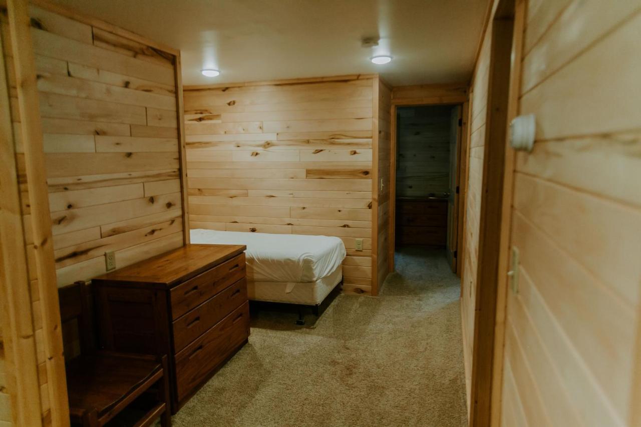 Silver Rapids Lodge & Campground Ely Eksteriør bilde